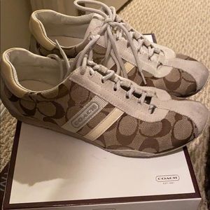Khaki/White Coach Tennis